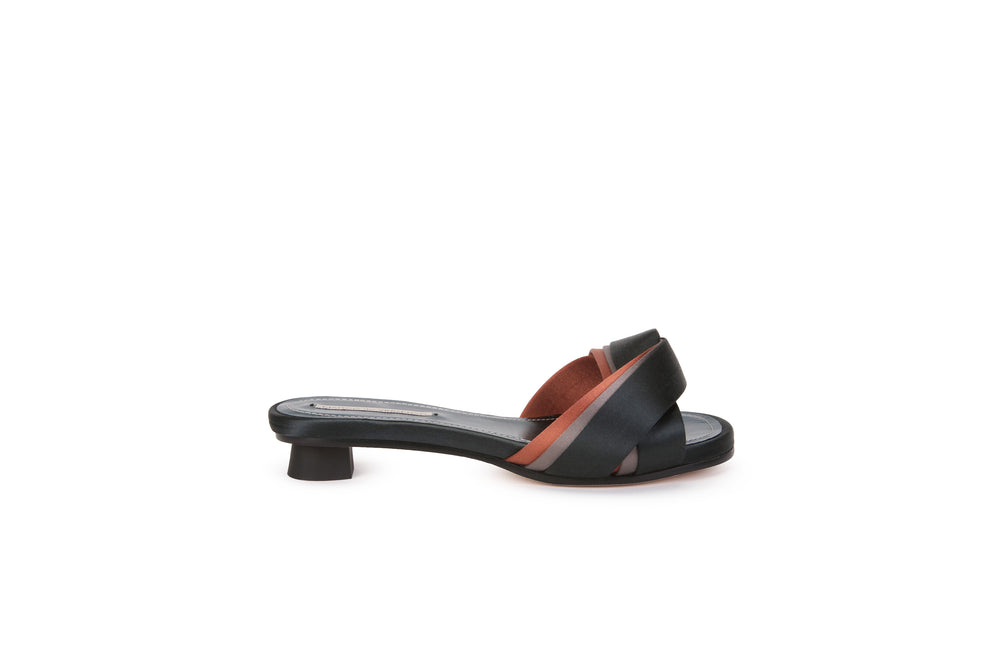 Multicolor knot slipper