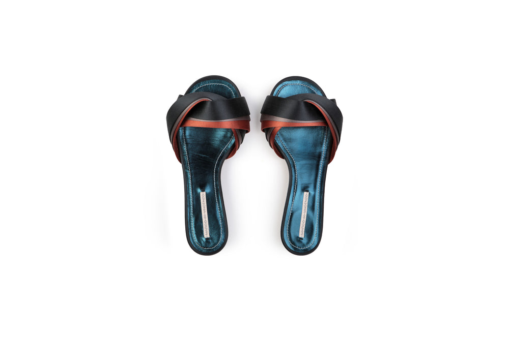 Multicolor knot slipper